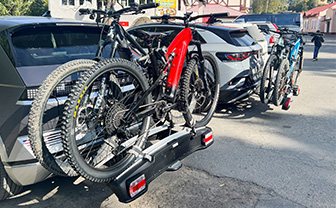 Transporter son vélo électrique en voiture