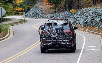 Transporter son vélo électrique en voiture
